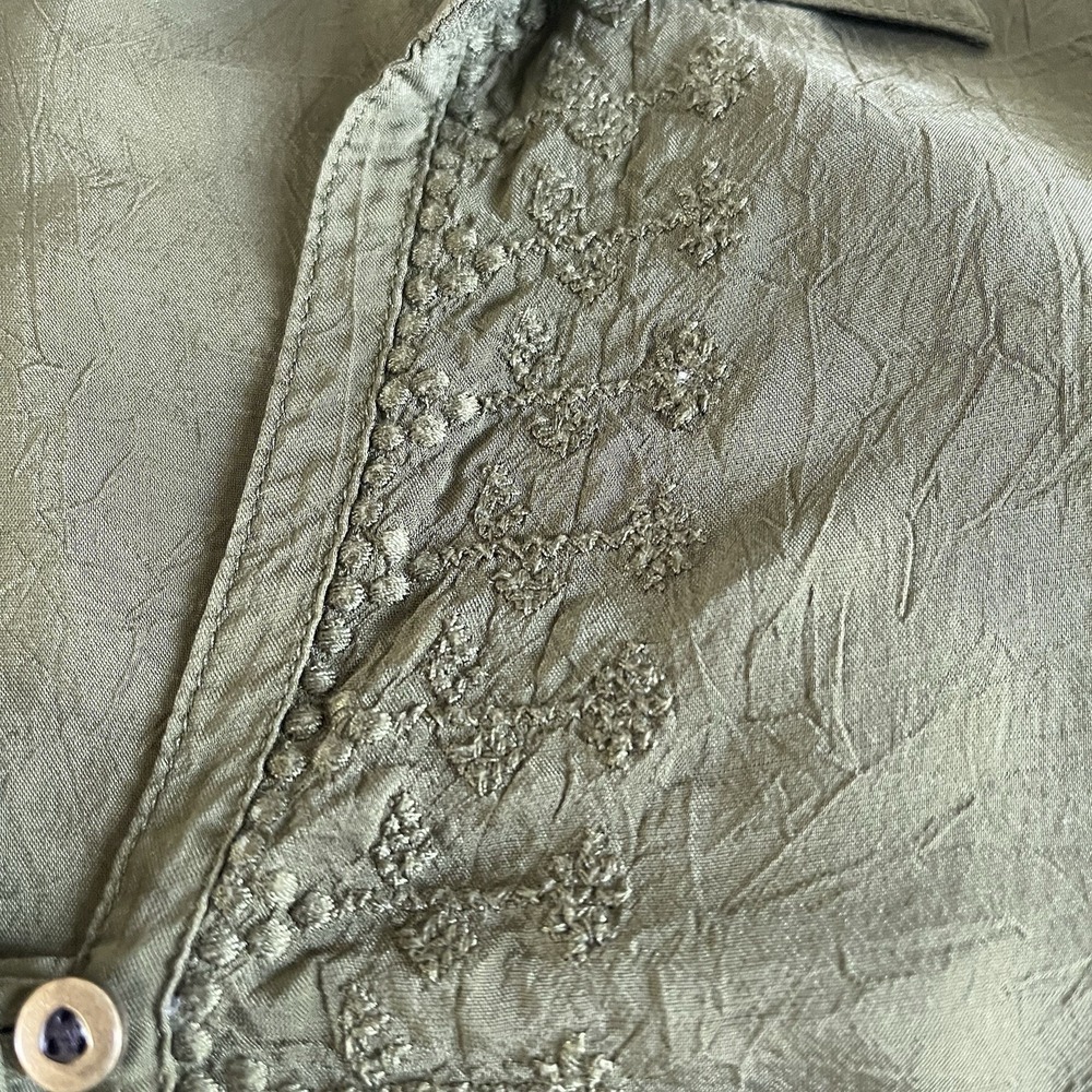 J. Jill Uncommon Threads Sheer Embroidered Tunic XS Fern Green Blouse Buttons - Picture 4 of 8